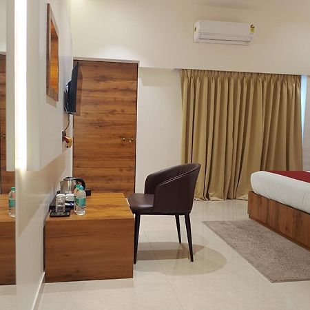 Madhav Residency Hotel & Banquet, Kalyan, Mumbai Экстерьер фото