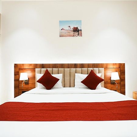 Madhav Residency Hotel & Banquet, Kalyan, Mumbai Экстерьер фото