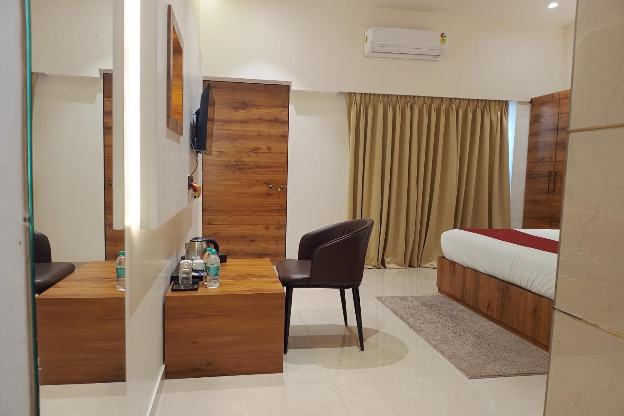Madhav Residency Hotel & Banquet, Kalyan, Mumbai Экстерьер фото