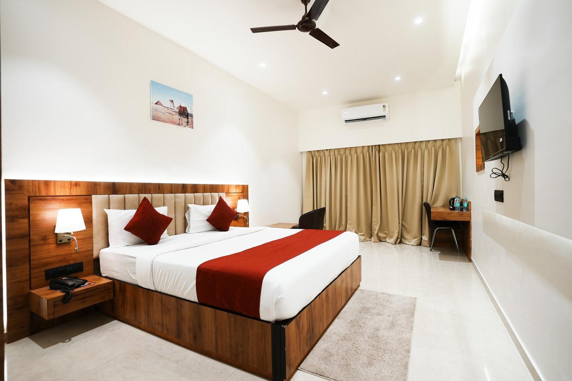Madhav Residency Hotel & Banquet, Kalyan, Mumbai Экстерьер фото