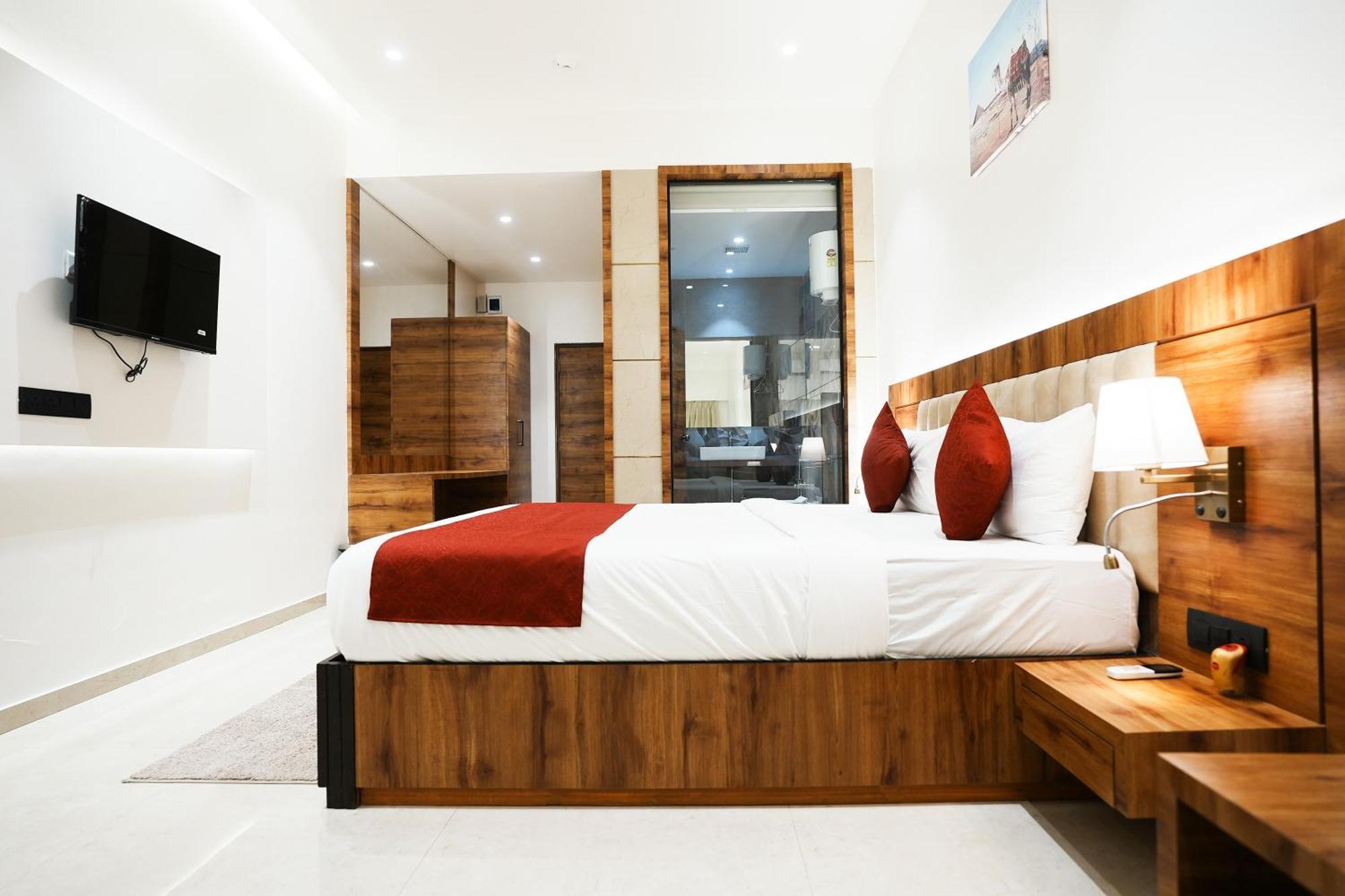 Madhav Residency Hotel & Banquet, Kalyan, Mumbai Экстерьер фото