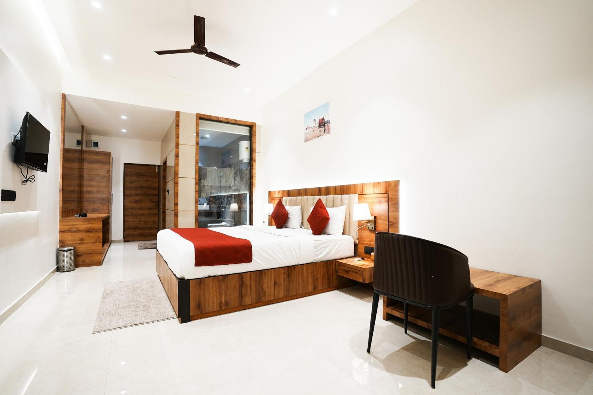 Madhav Residency Hotel & Banquet, Kalyan, Mumbai Экстерьер фото