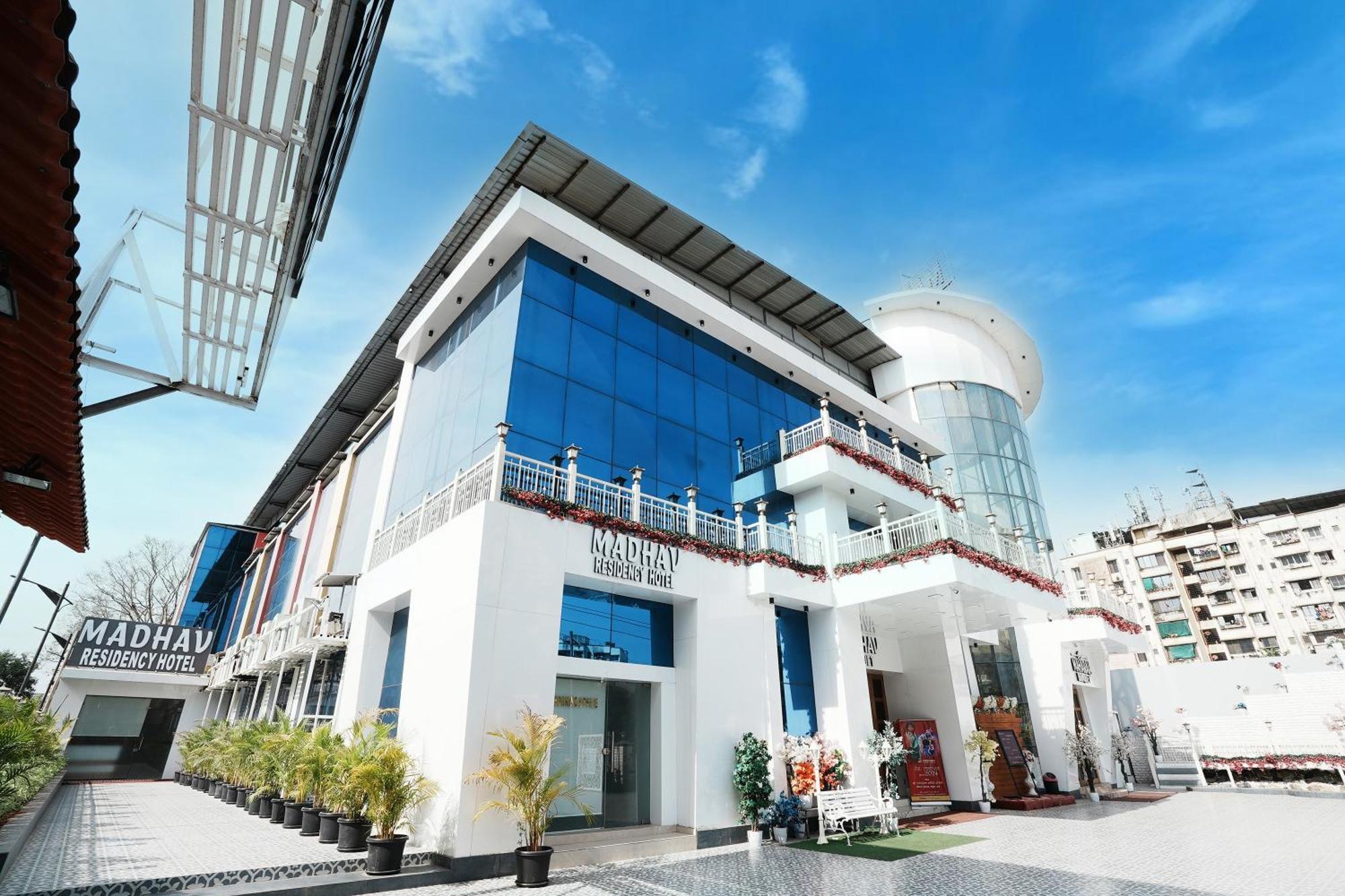 Madhav Residency Hotel & Banquet, Kalyan, Mumbai Экстерьер фото