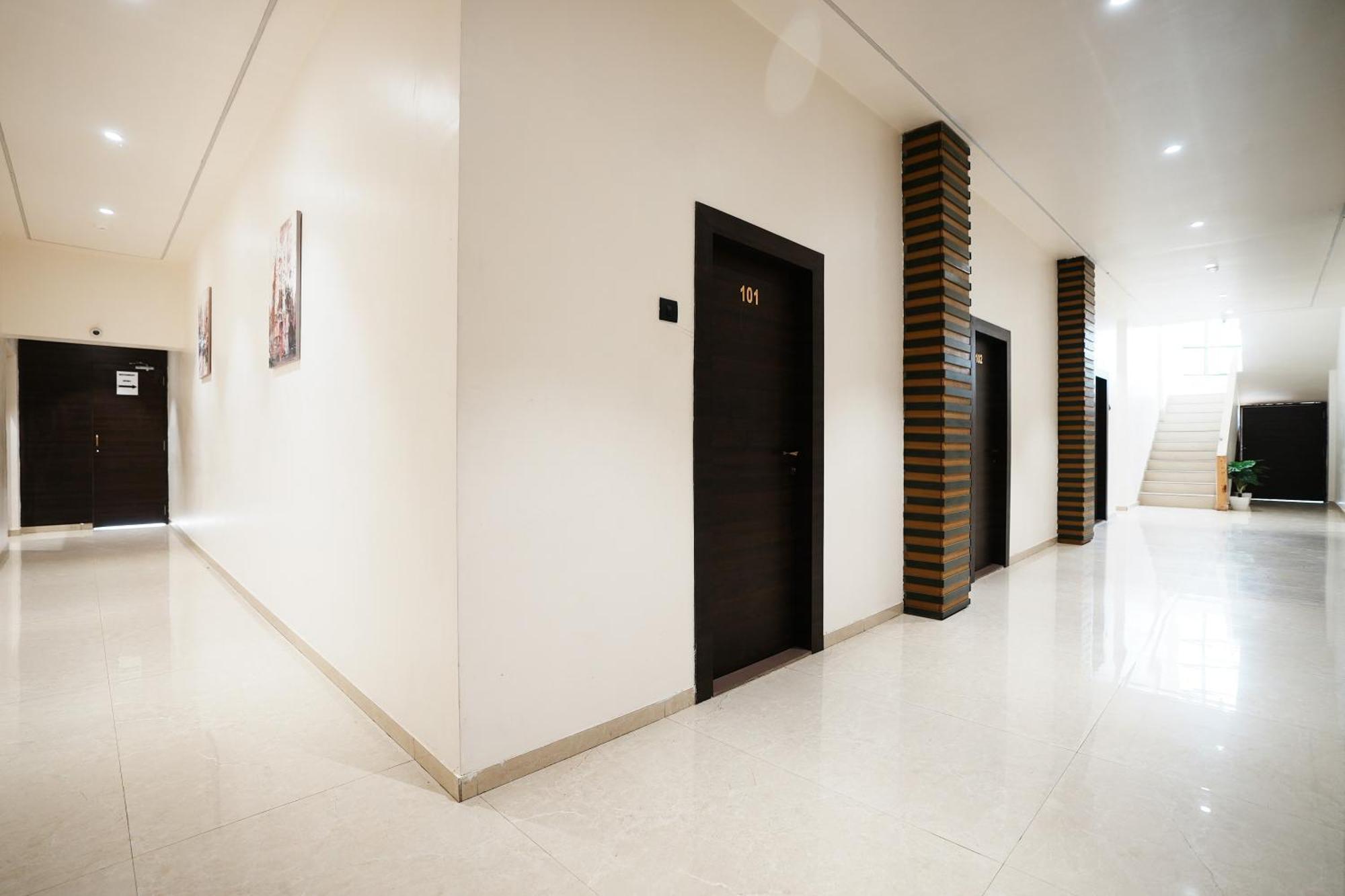 Madhav Residency Hotel & Banquet, Kalyan, Mumbai Экстерьер фото