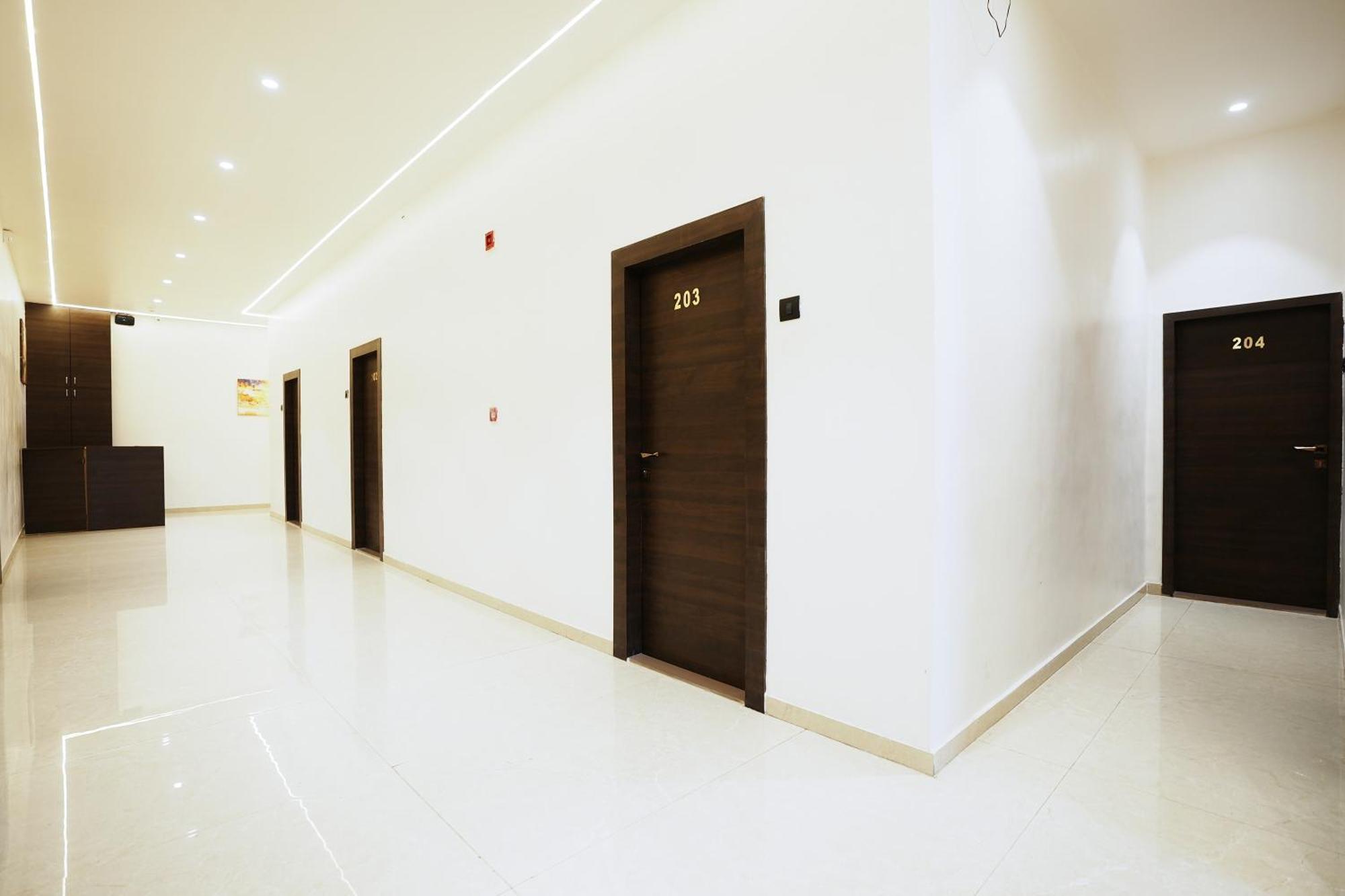Madhav Residency Hotel & Banquet, Kalyan, Mumbai Экстерьер фото