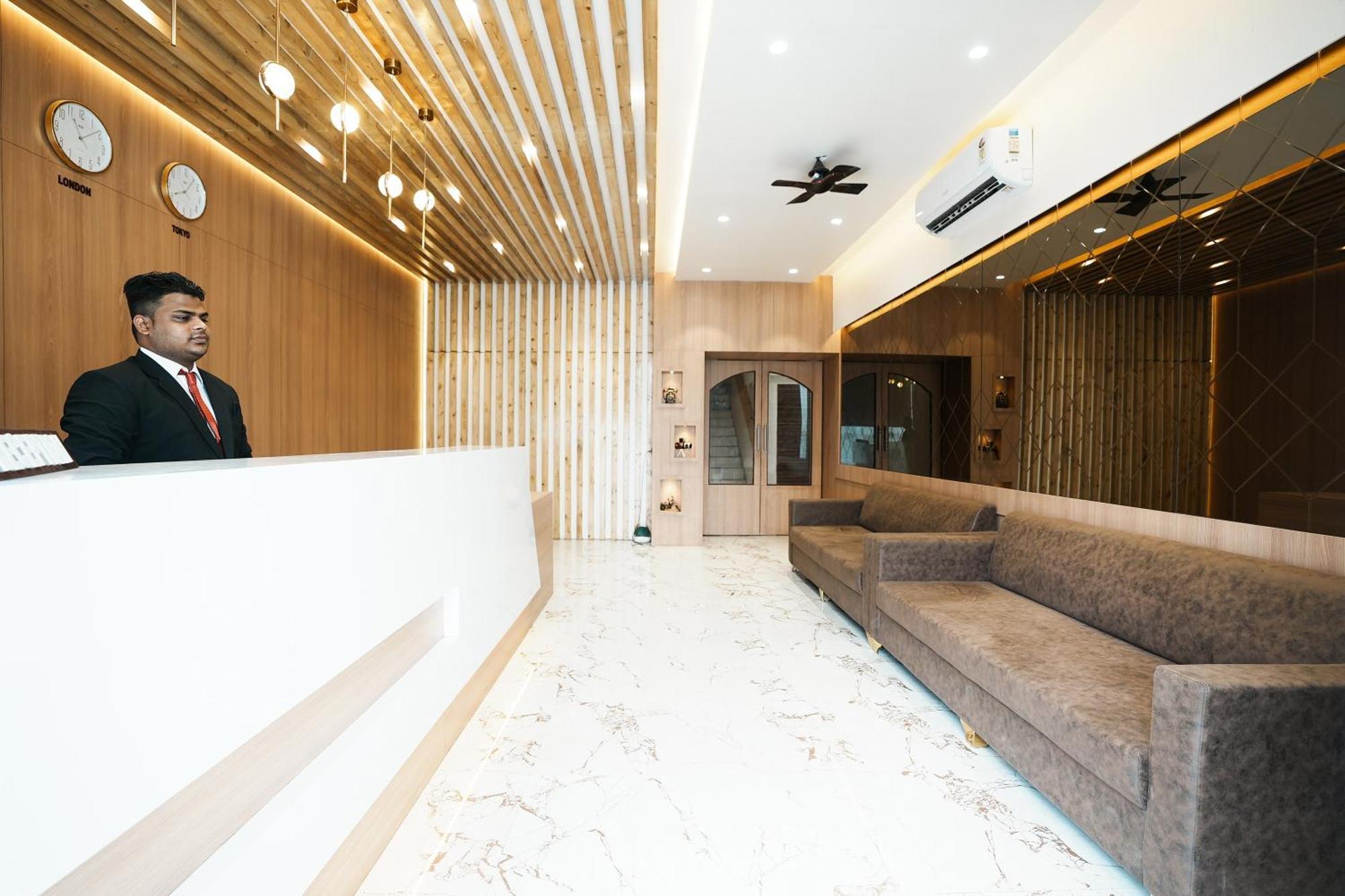 Madhav Residency Hotel & Banquet, Kalyan, Mumbai Экстерьер фото