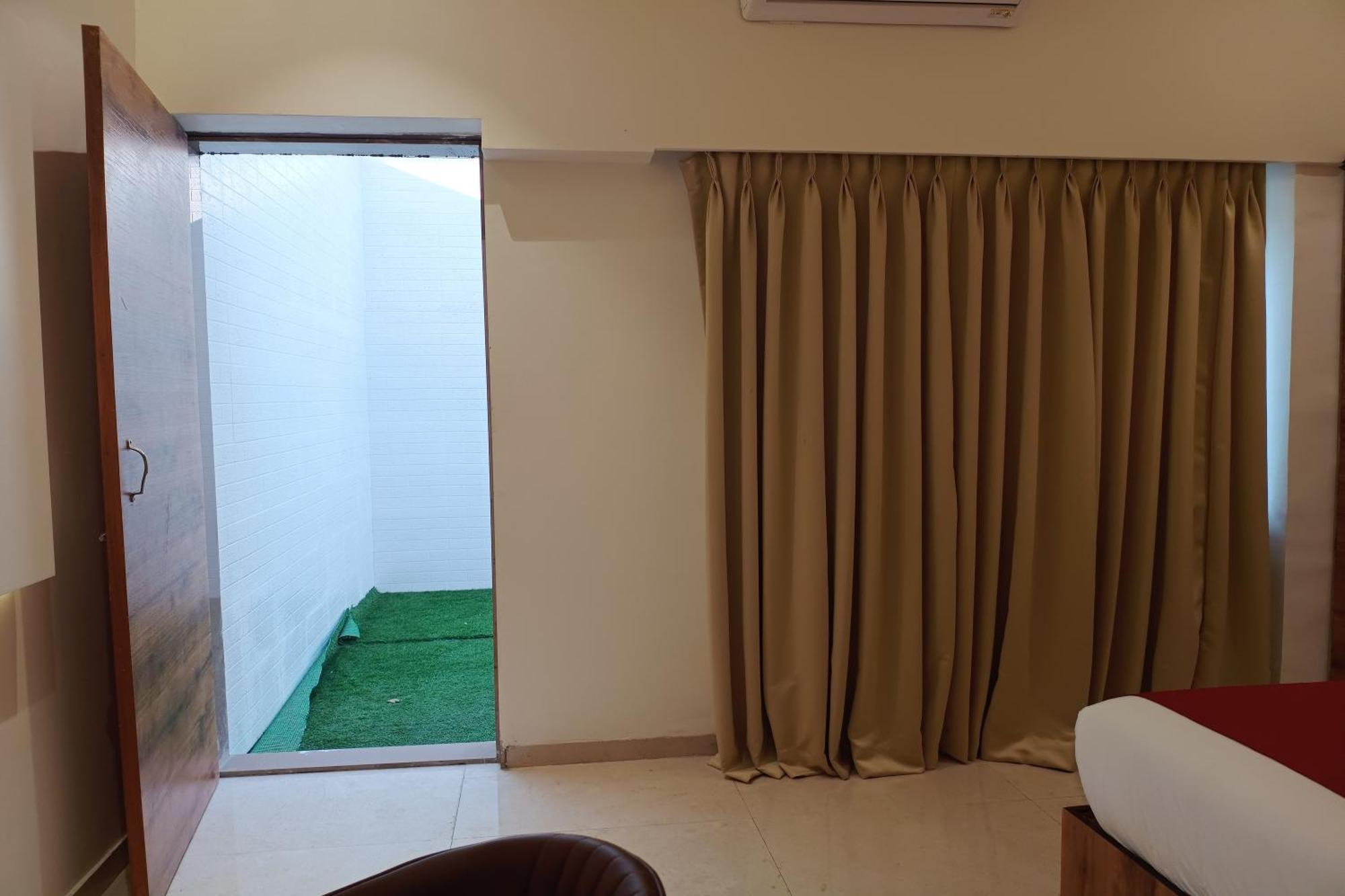 Madhav Residency Hotel & Banquet, Kalyan, Mumbai Экстерьер фото