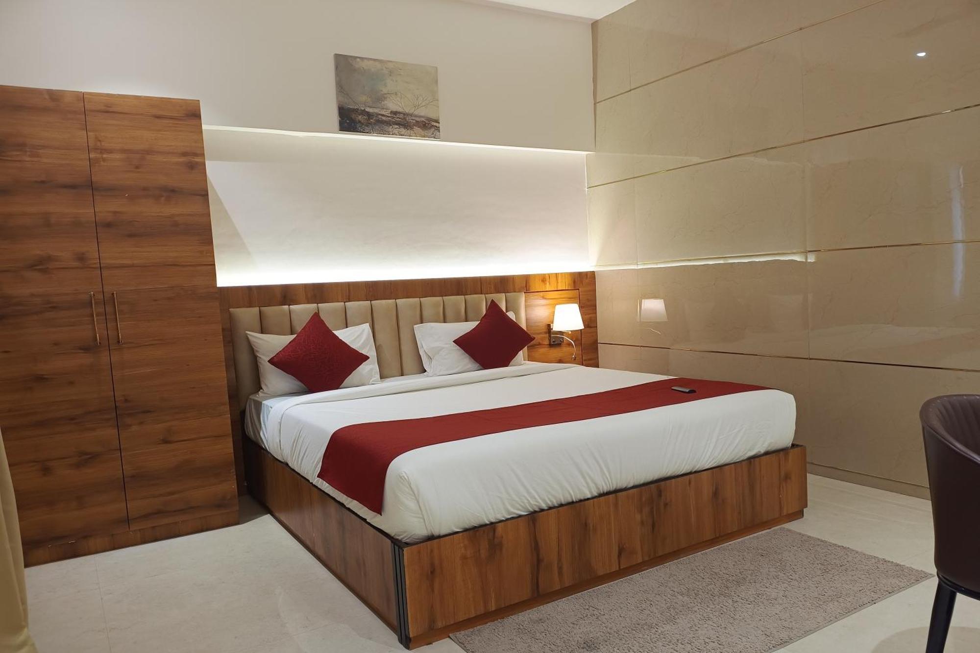 Madhav Residency Hotel & Banquet, Kalyan, Mumbai Экстерьер фото
