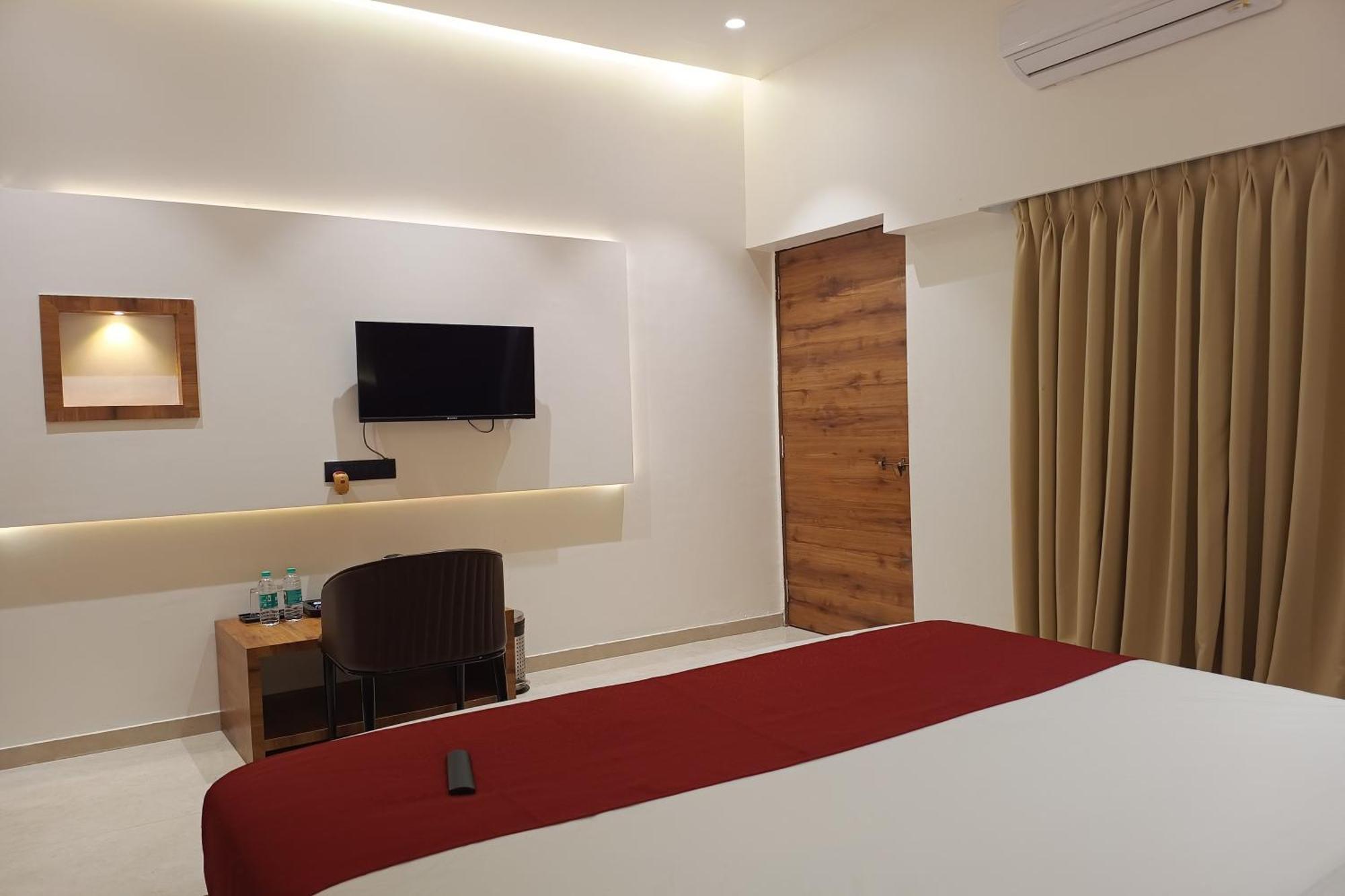 Madhav Residency Hotel & Banquet, Kalyan, Mumbai Экстерьер фото