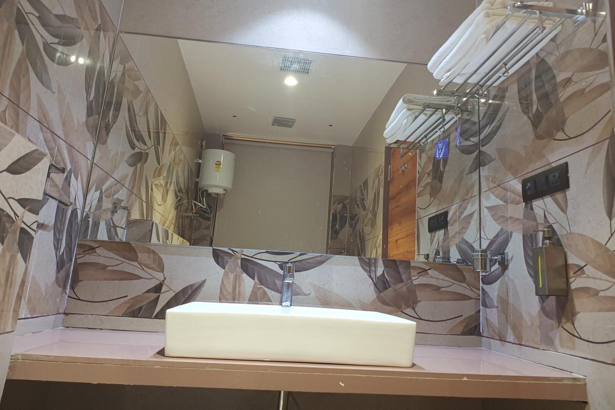 Madhav Residency Hotel & Banquet, Kalyan, Mumbai Экстерьер фото