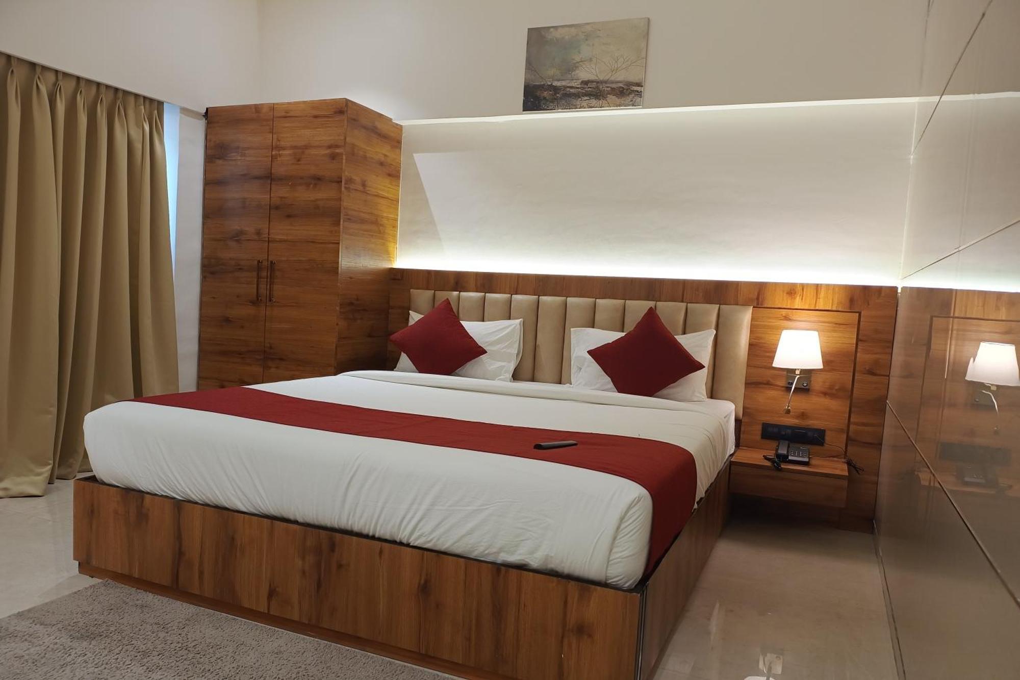 Madhav Residency Hotel & Banquet, Kalyan, Mumbai Экстерьер фото